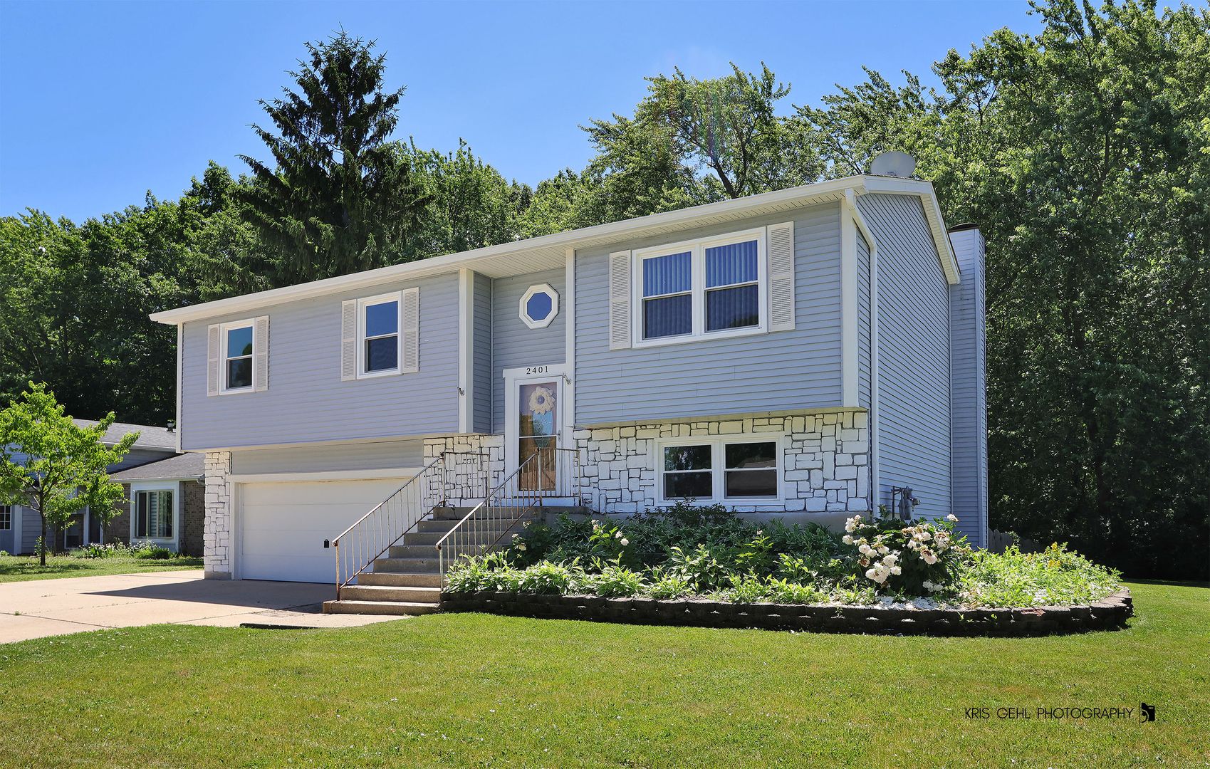 2401 Mallard Drive — Lindenhurst, IL 60046