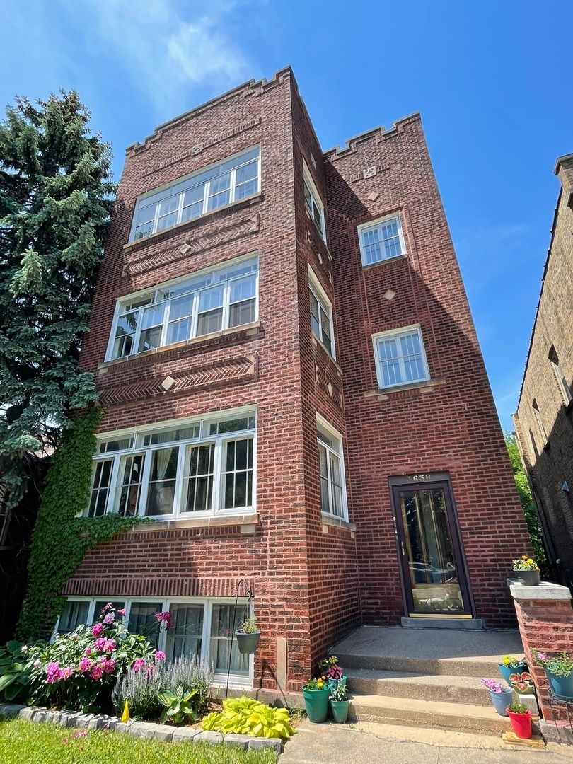 3638 N Keeler Avenue — Chicago, IL 60641