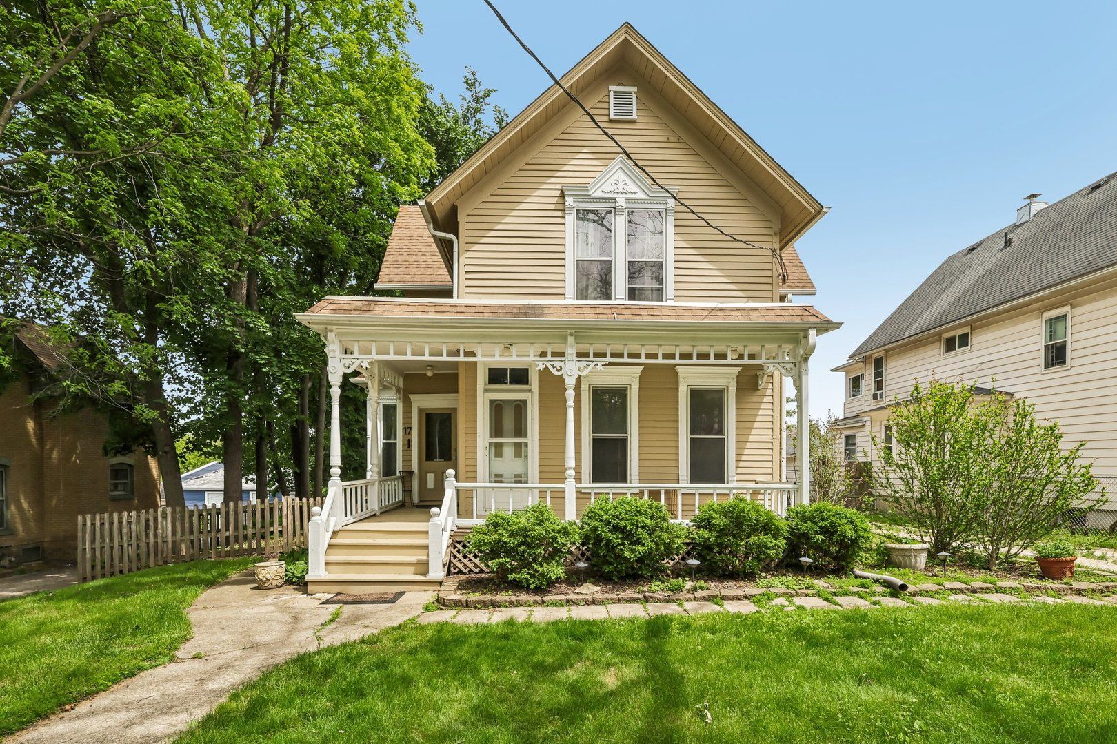 17 S Liberty Street — Elgin, IL 60120