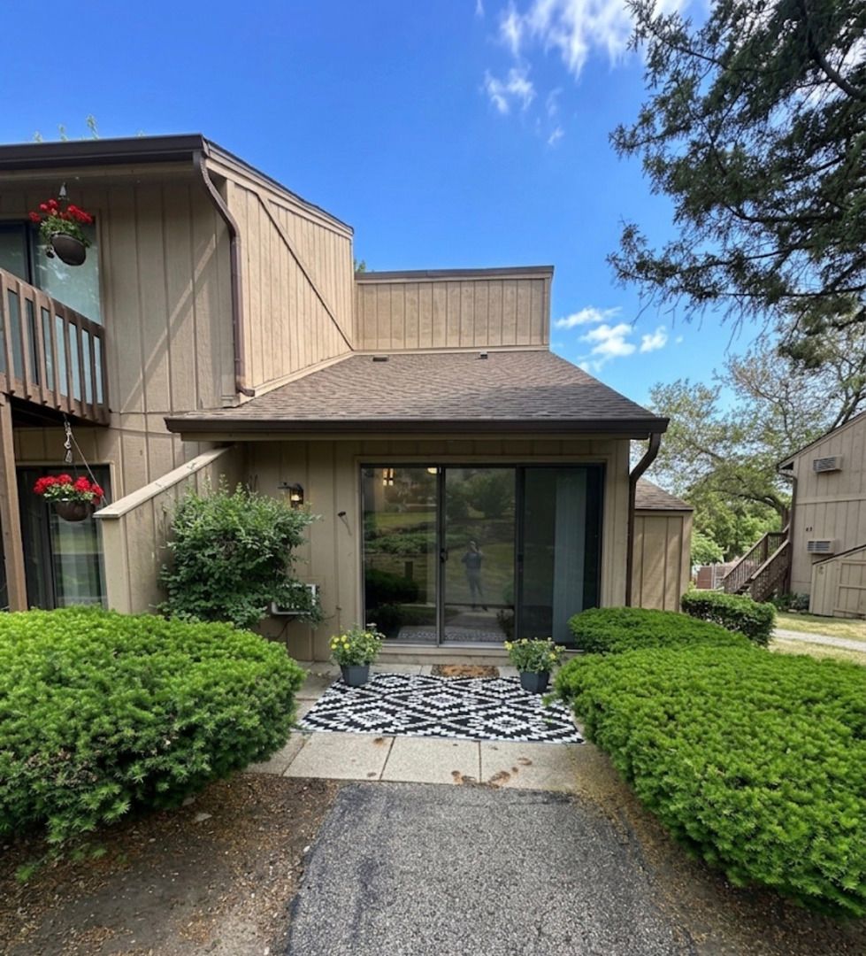 44 Nassau Colony #4 — Fox Lake, IL 60020