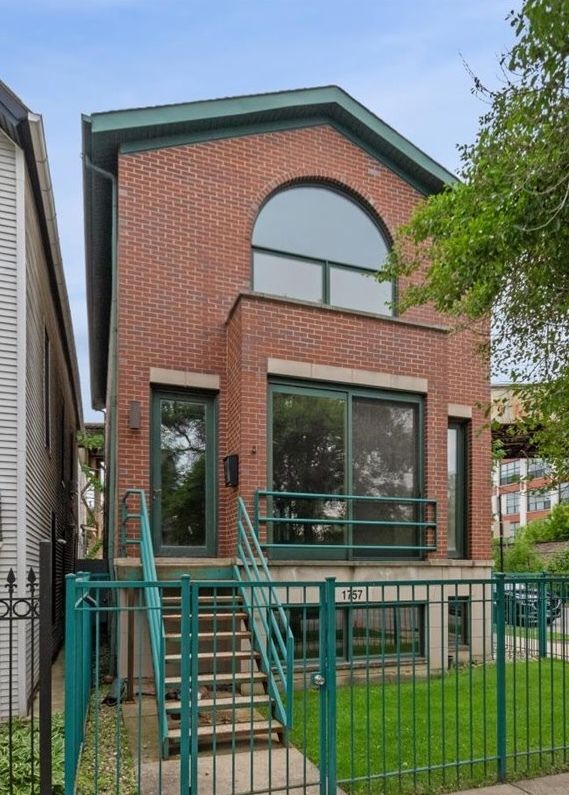 1757 W Newport Avenue — Chicago, IL 60657