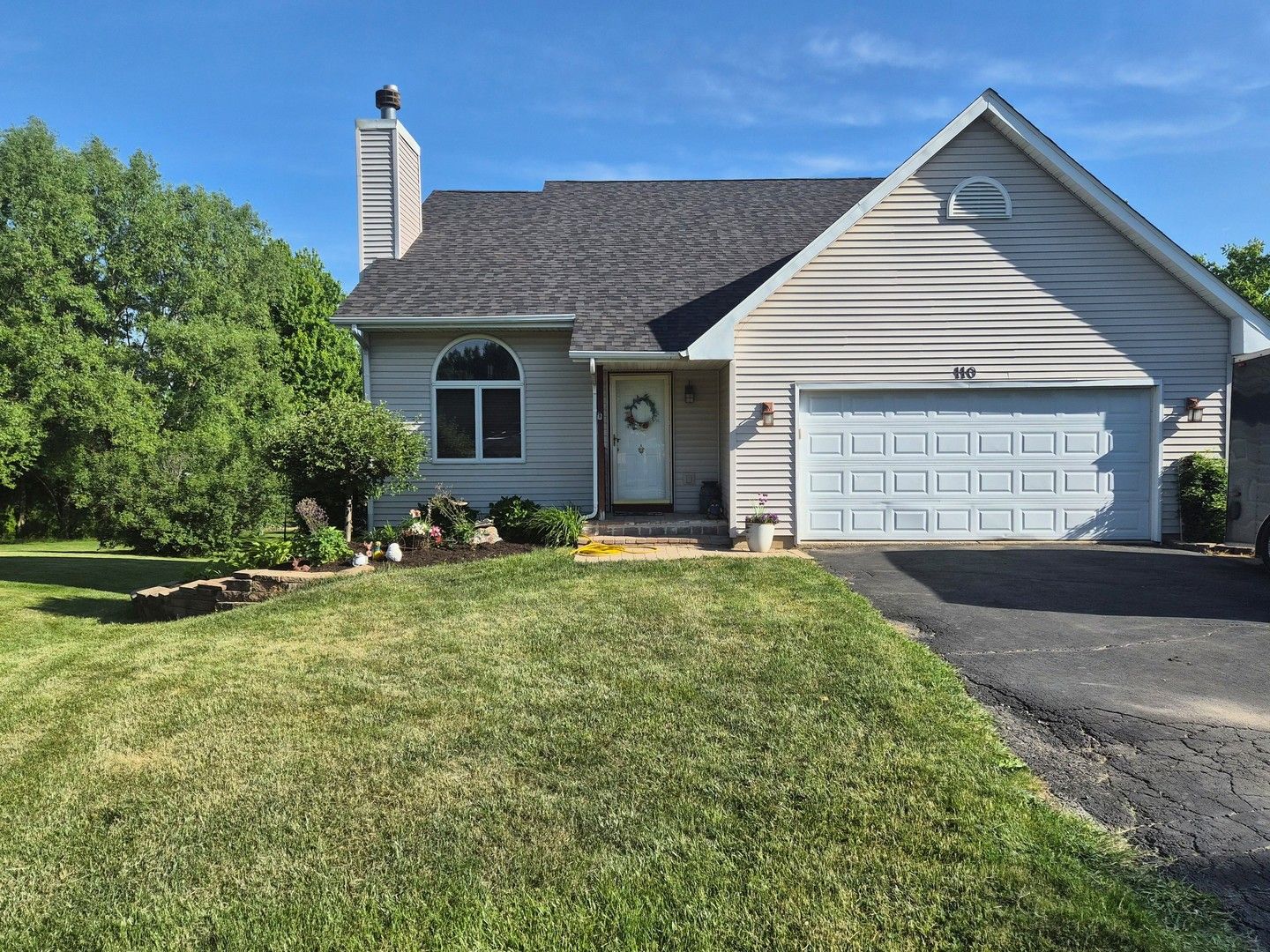 110 FALCON Way — Poplar Grove, IL 61065
