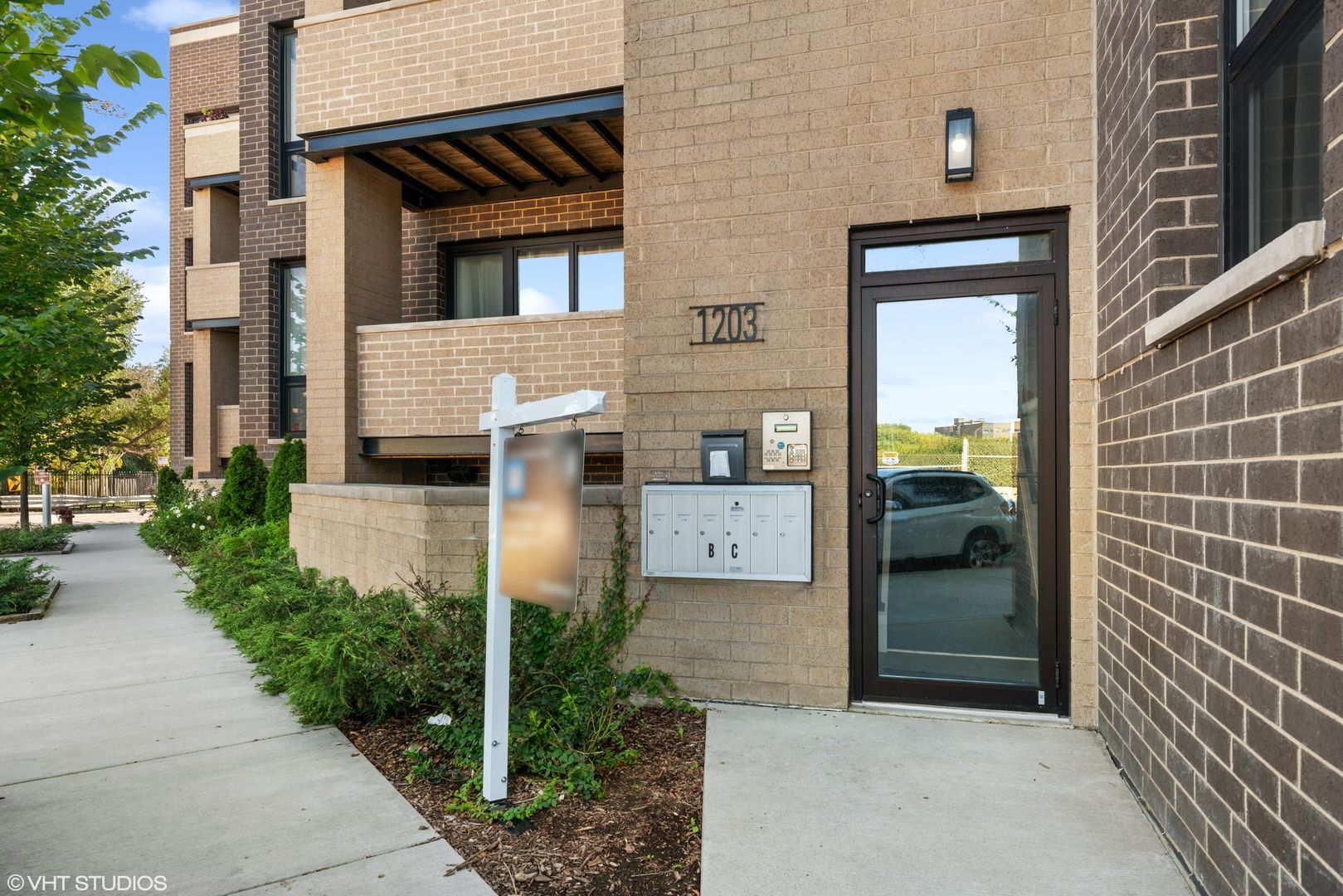 1203 W Superior Street #1B — Chicago, IL 60642
