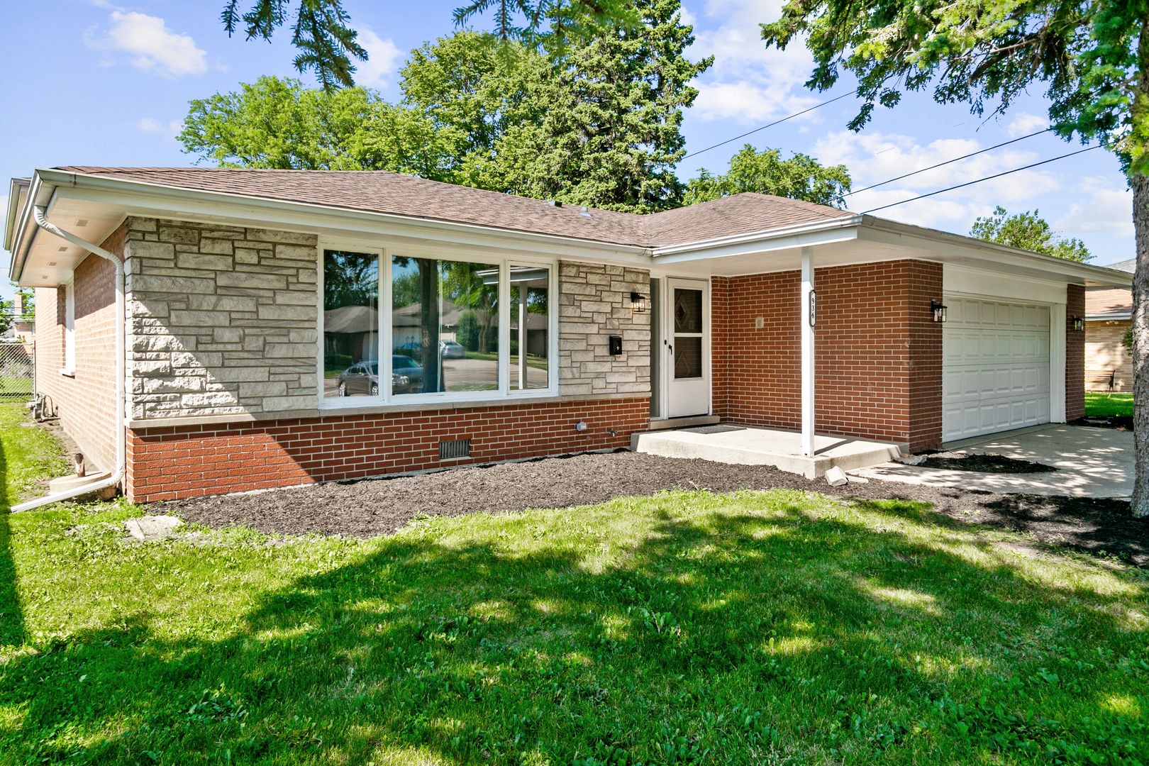 936 E 170th Street — South Holland, IL 60473