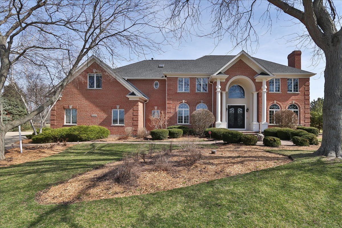 5N523 E Lakeview Circle — St. Charles, IL 60175