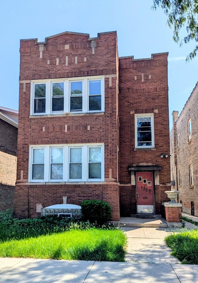 1325 N Long Avenue — Chicago, IL 60651