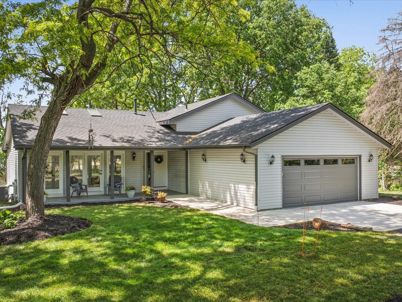 11602 Bend River Road — Roscoe, IL 61073