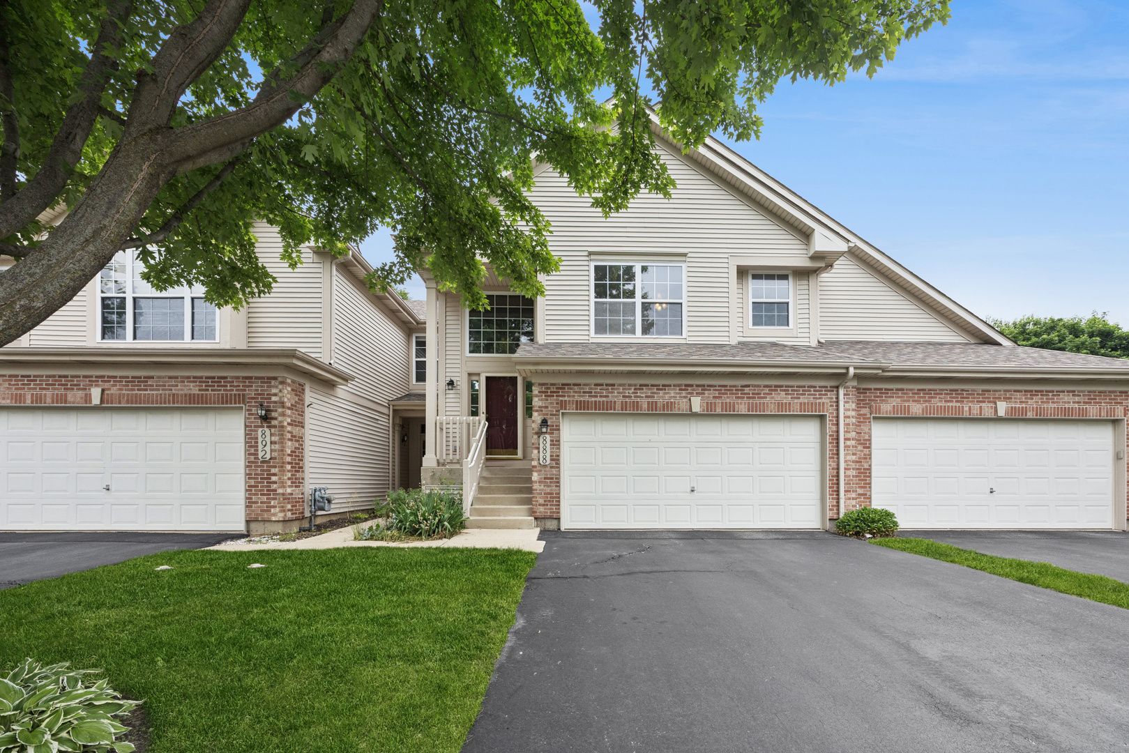 888 Riding Lane #888 — St. Charles, IL 60174
