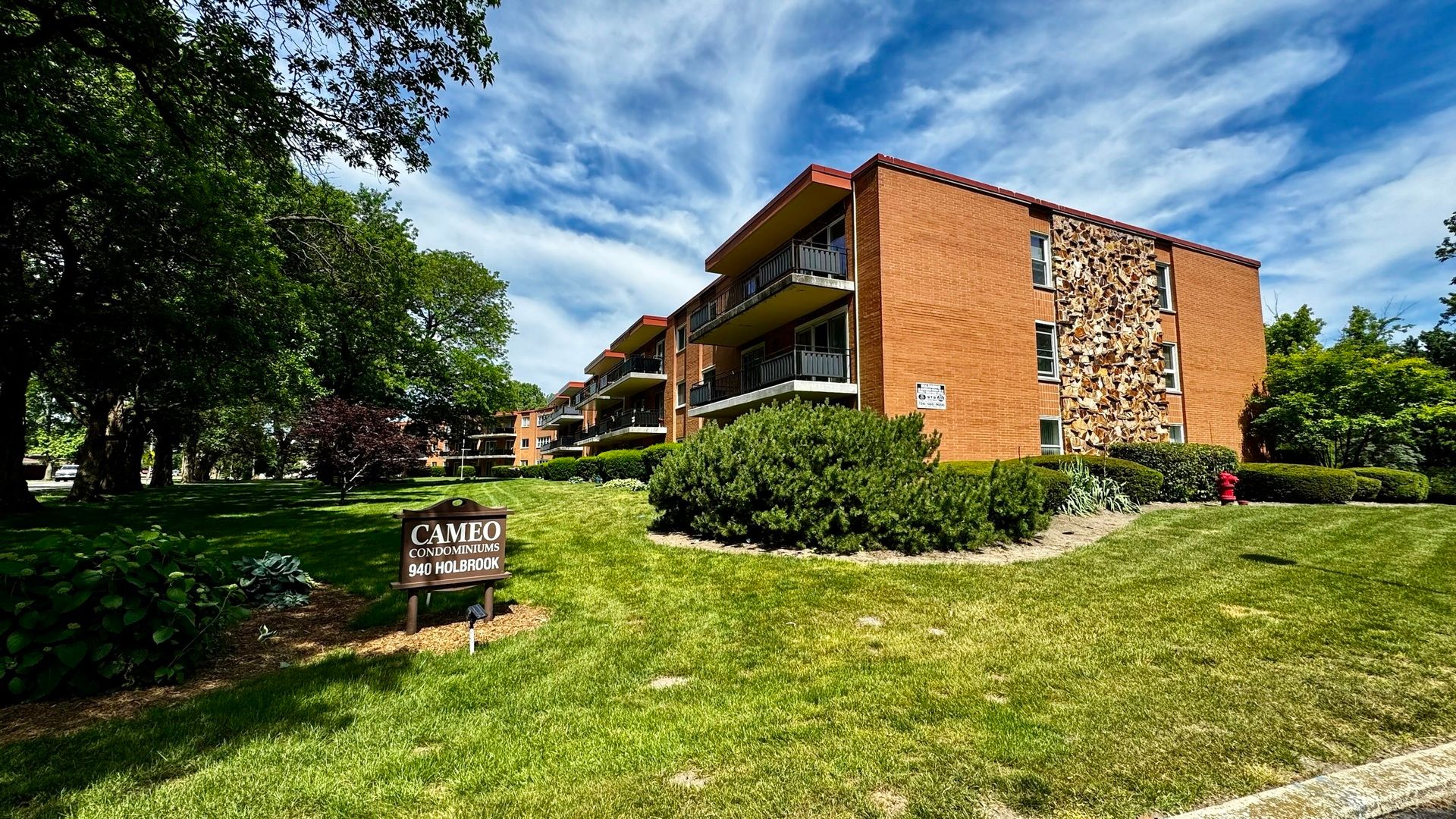 940 Holbrook Road #32C — Homewood, IL 60430