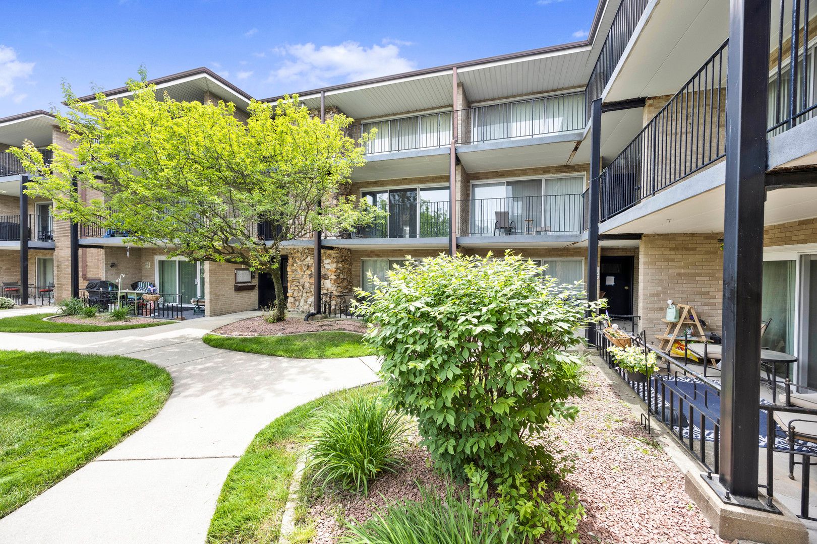 3175 W 115 Street #2W — Merrionette Park, IL 60803