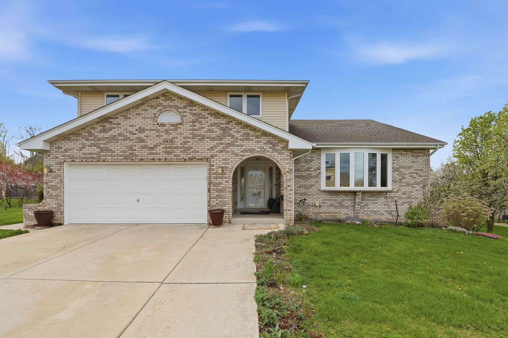 8920 Emerald Court — Hickory Hills, IL 60457