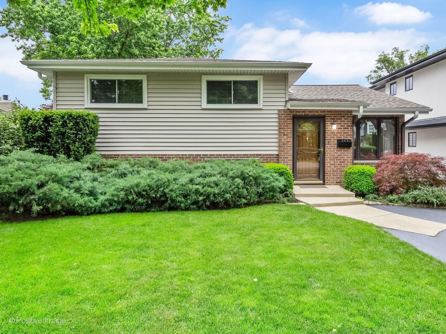 393 Grandview Avenue — Glen Ellyn, IL 60137