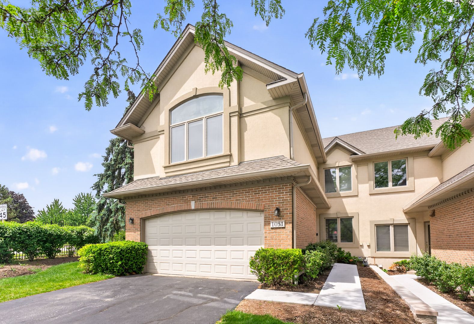 1051 W Sutton Court — Palatine, IL 60067