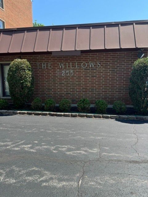 255 S West Avenue #305 — Elmhurst, IL 60126