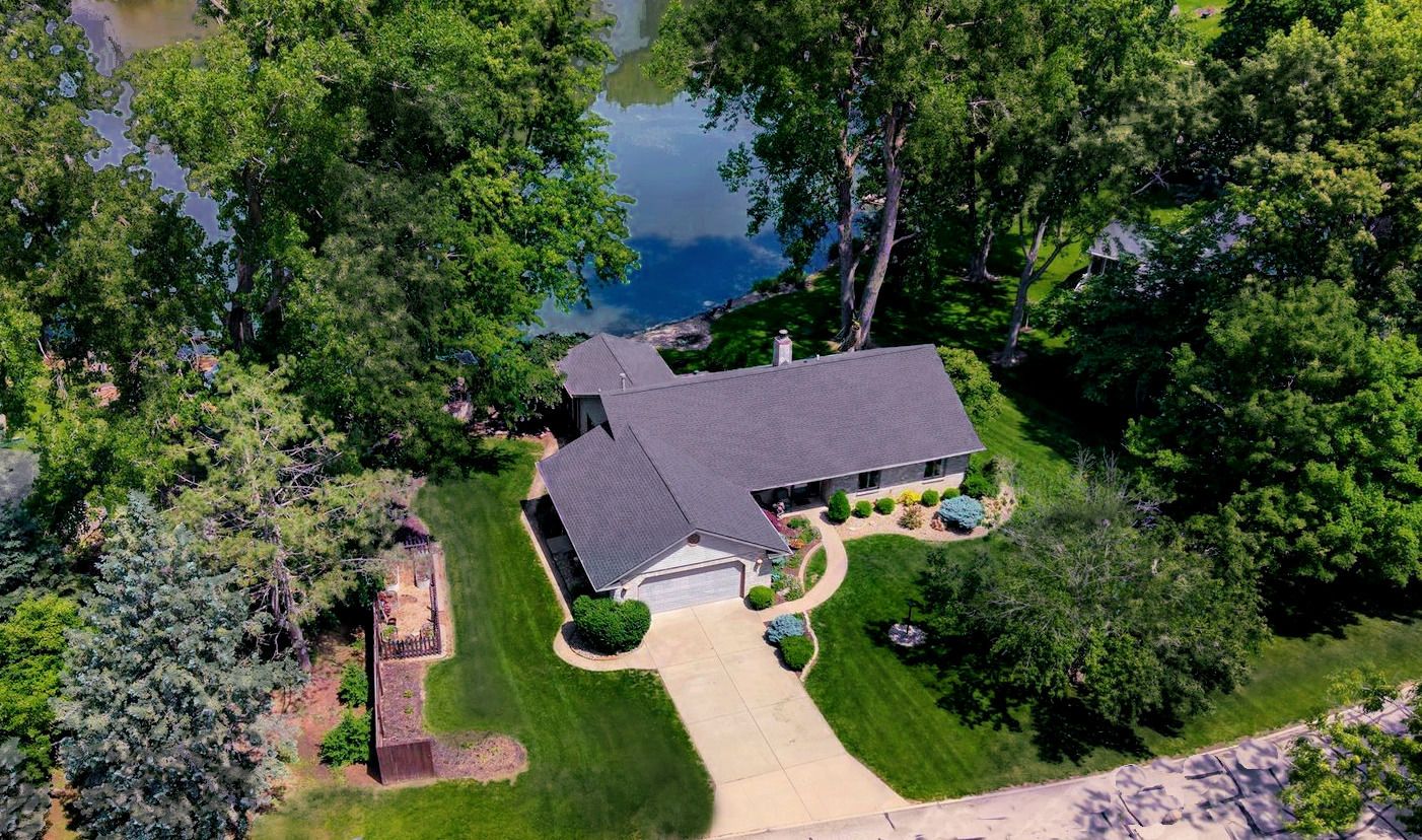 1802 Lake Shore Drive — Mahomet, IL 61853