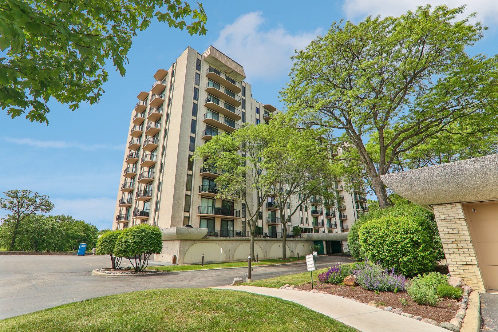 190 S Wood Dale Road #1105 — Wood Dale, IL 60191