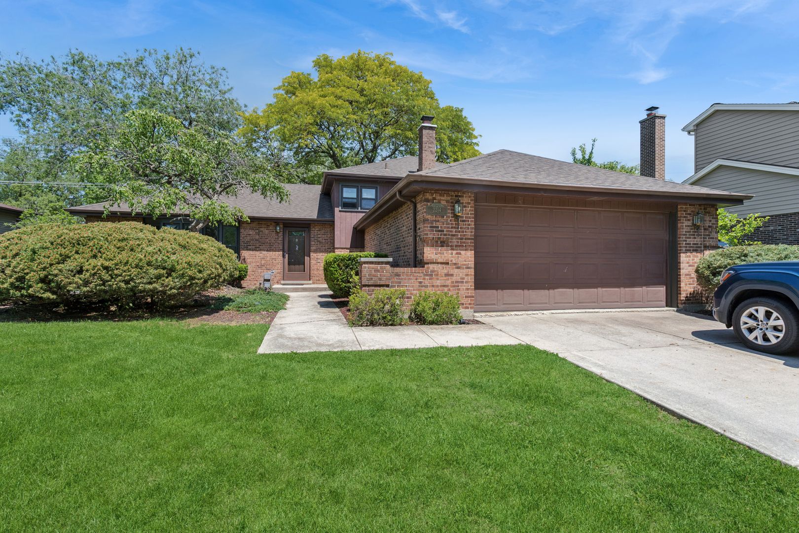 2214 Hamilton Lane — Darien, IL 60561