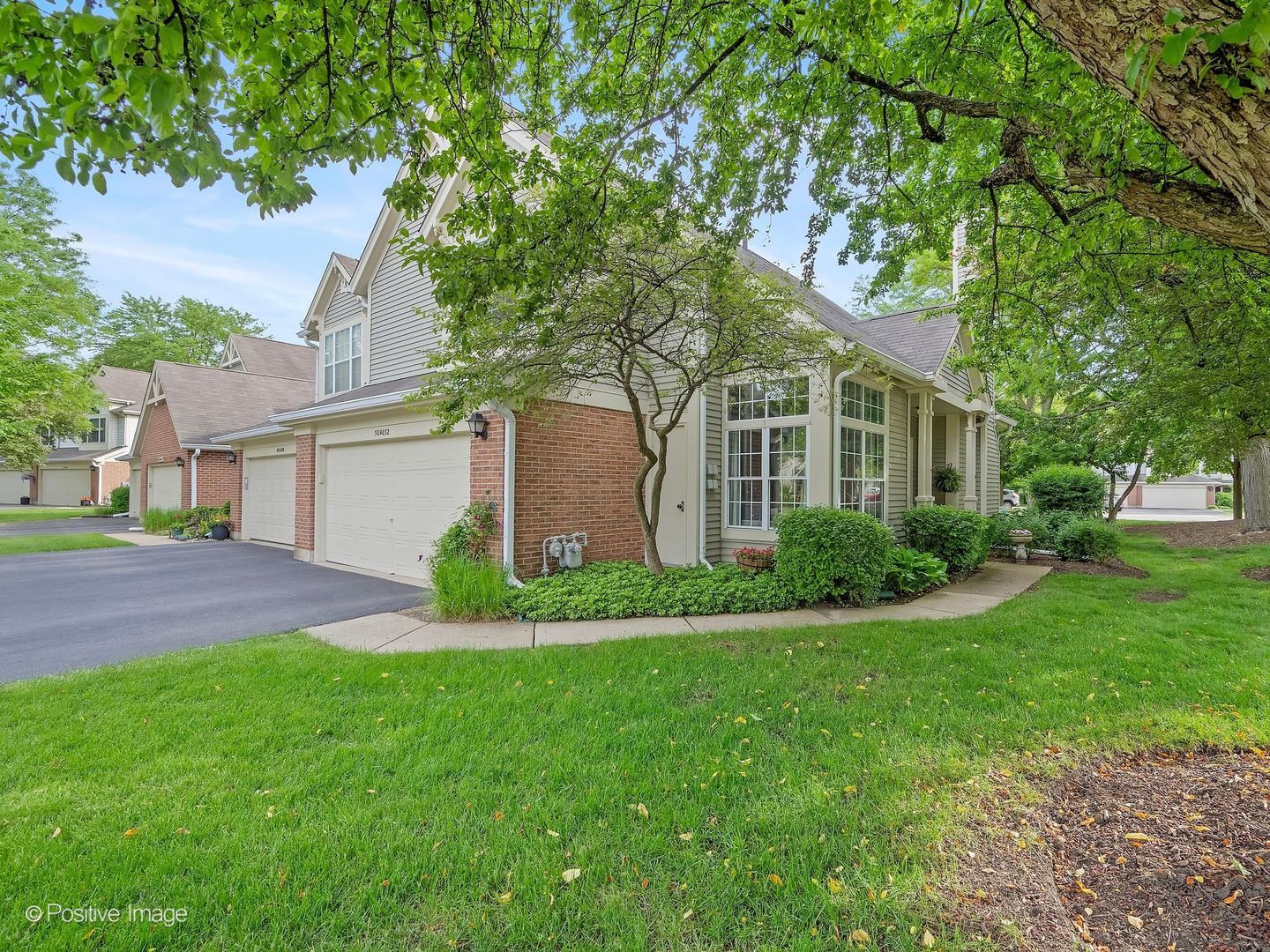 30W032 Laurel Court — Warrenville, IL 60555