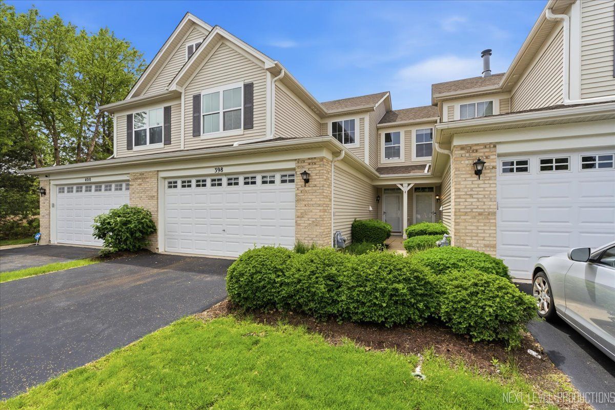 398 Chesapeake Lane #2 — Oswego, IL 60543