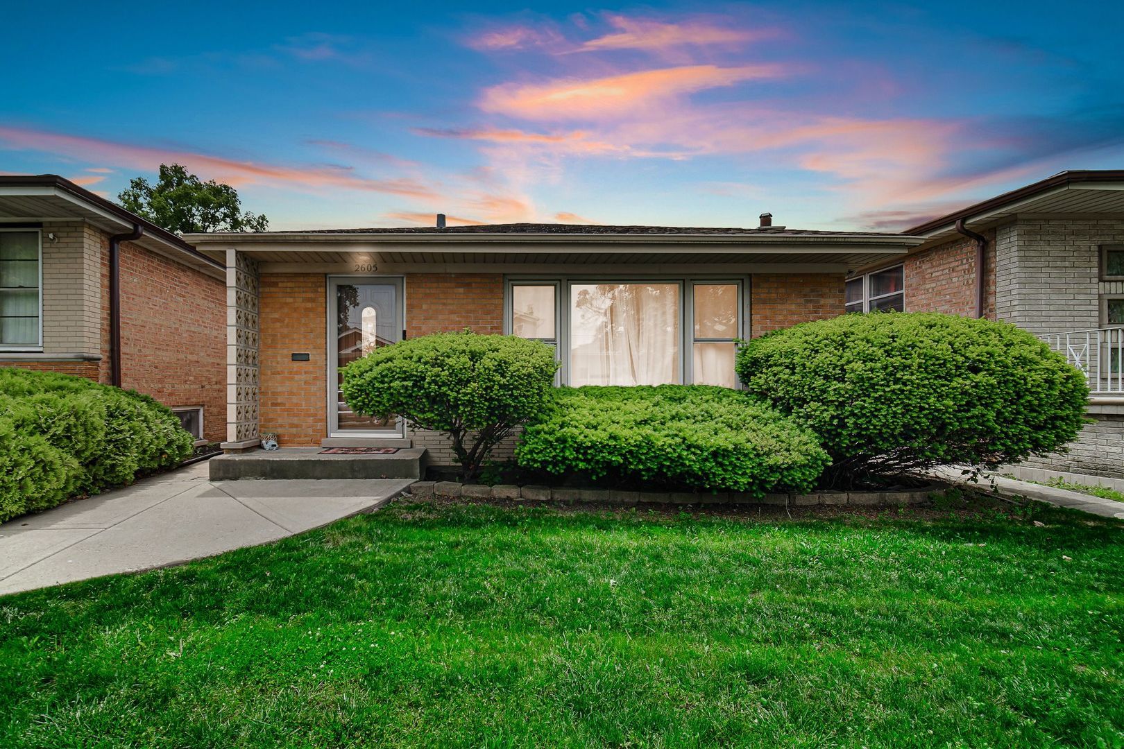 2605 W 83rd Place — Chicago, IL 60652
