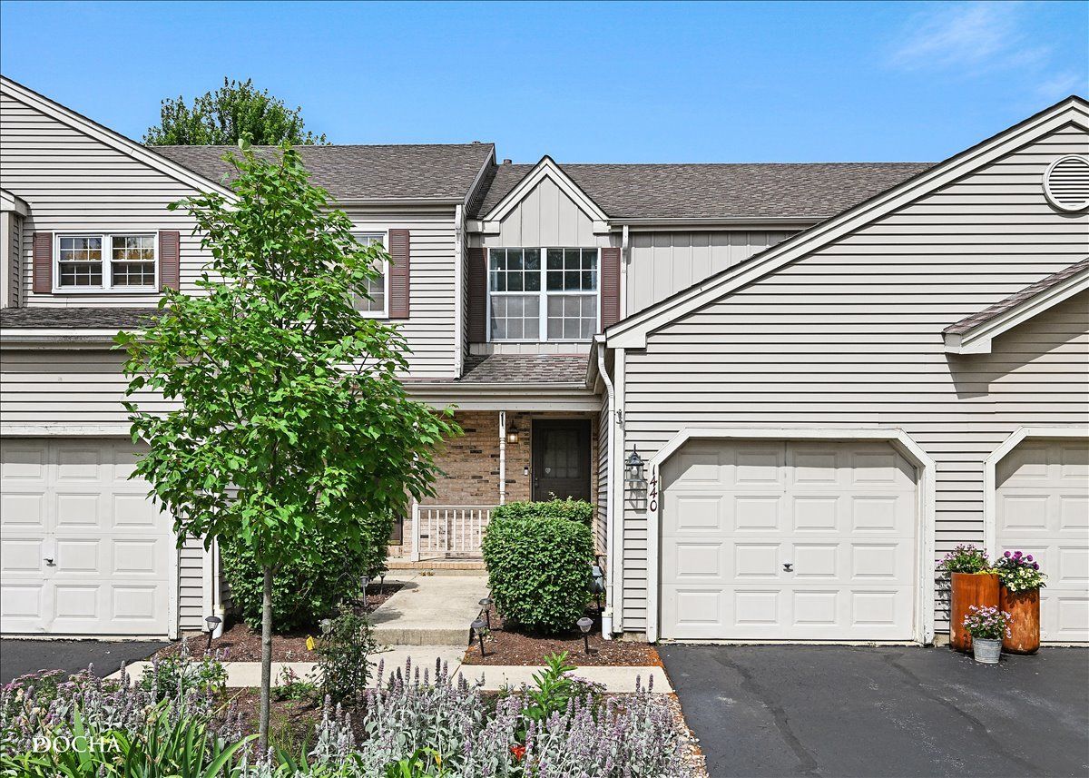 1440 Foxcroft Drive — Aurora, IL 60506