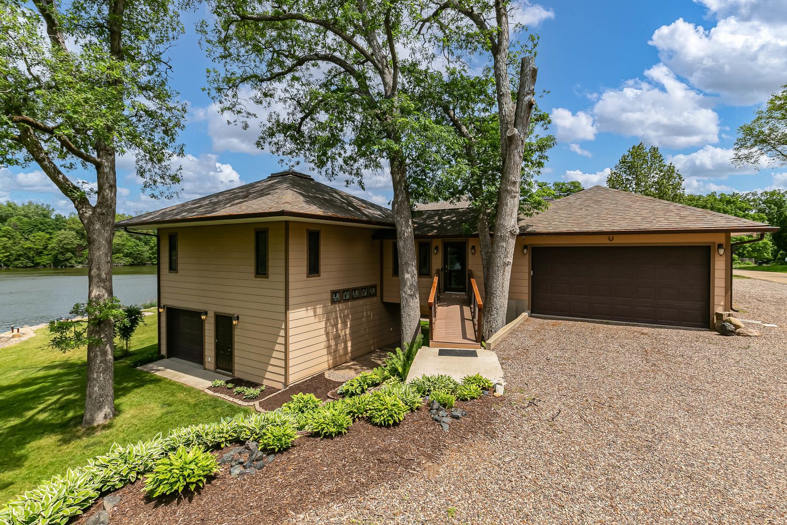 2642 250th Street — De Witt, IA 52472