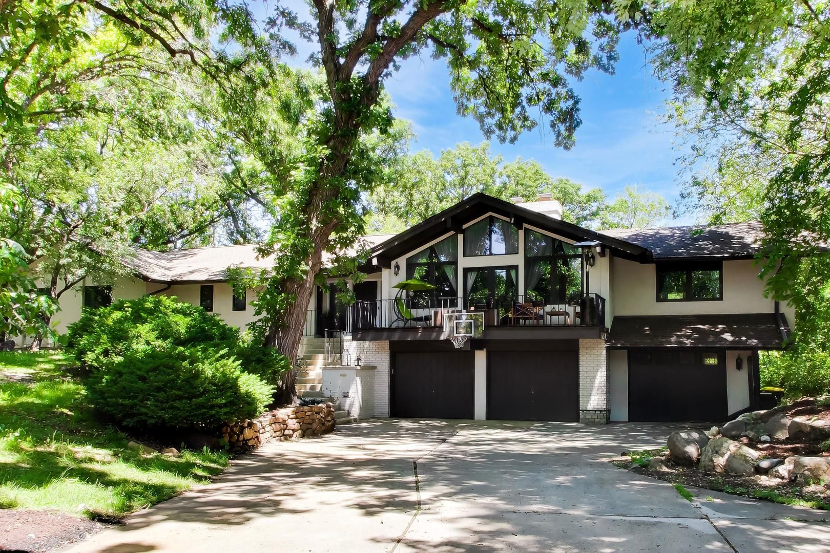 35 Windsor Drive — Oak Brook, IL 60523