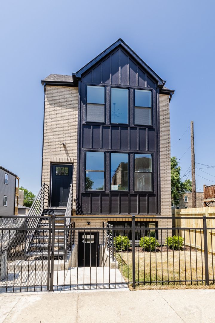 544 N Lawndale Avenue — Chicago, IL 60624