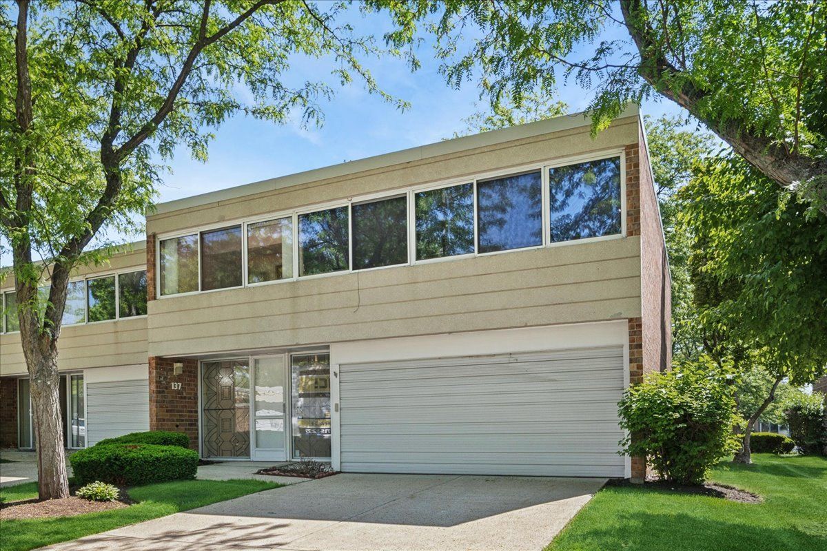 137 Avon Road — Northbrook, IL 60062
