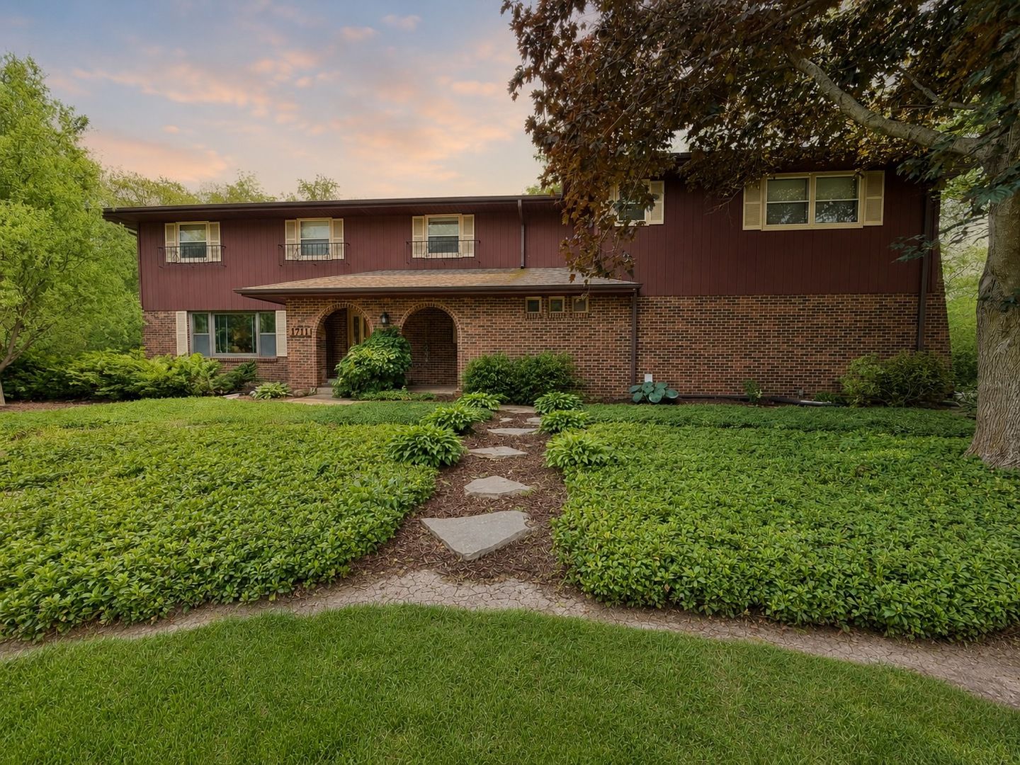1711 Shaw Woods Drive — Rockford, IL 61107