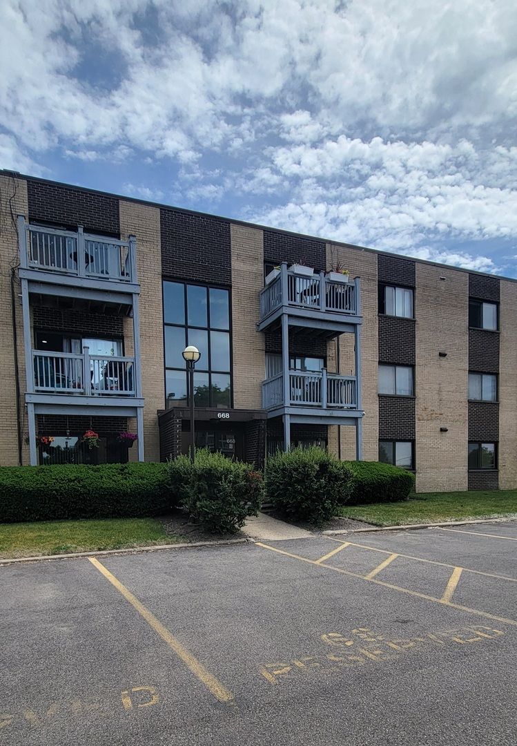 668 Pinecrest Drive #204 — Prospect Heights, IL 60070