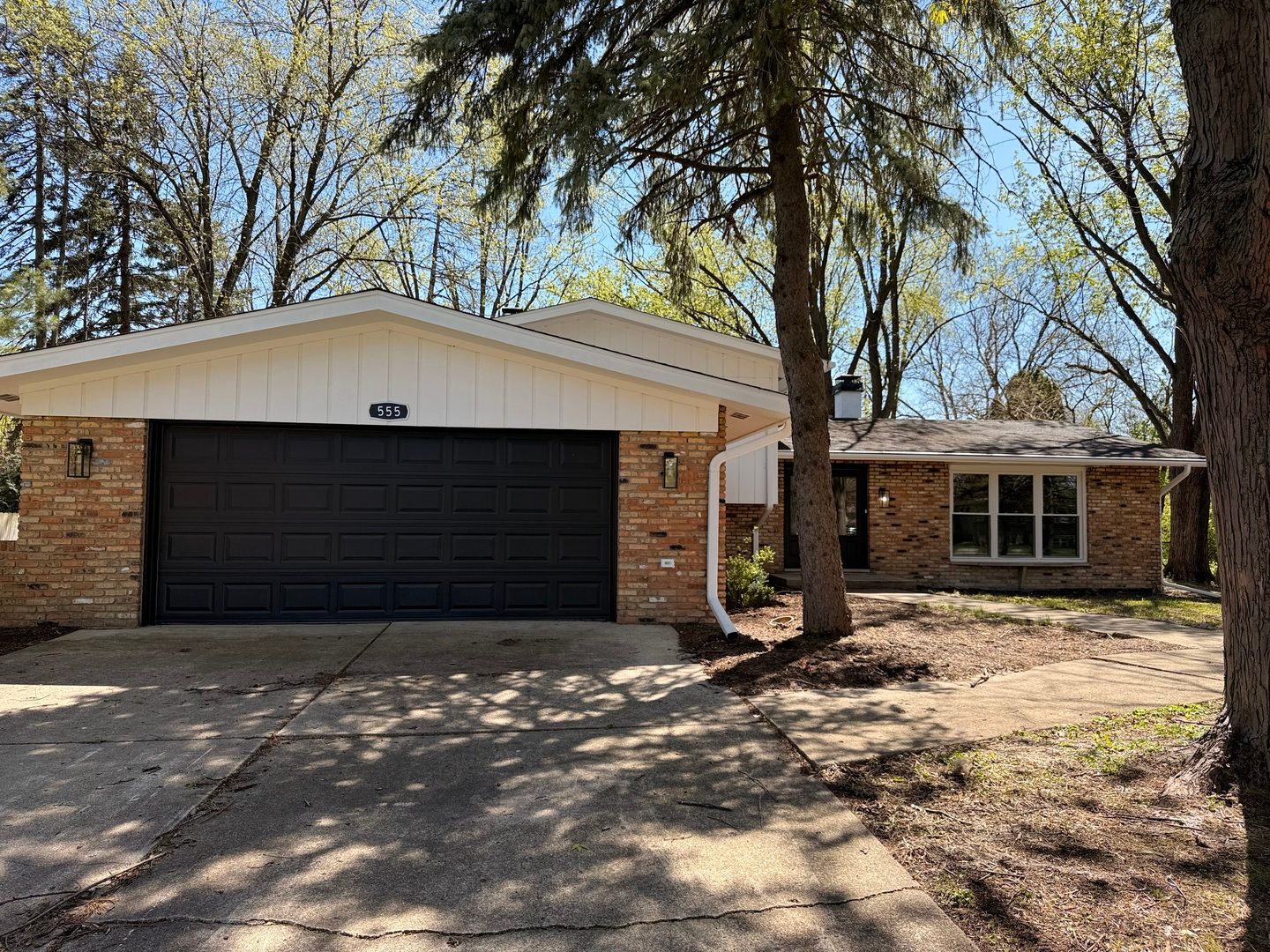 28W555 Leverenz Road — Naperville, IL 60564