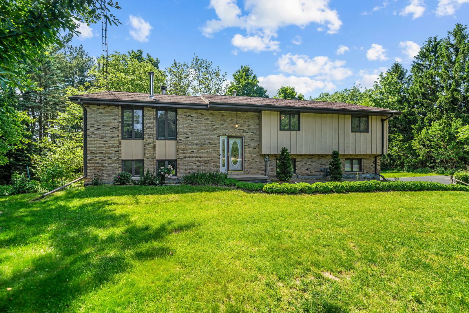 5748 S Skare Road — Rochelle, IL 61068
