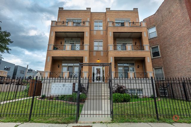 4417 S Calumet Avenue #2S — Chicago, IL 60653