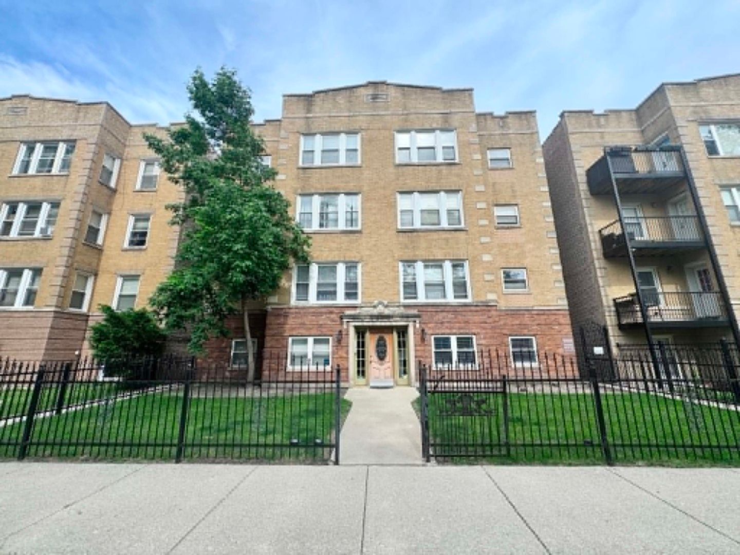 6115 N Claremont Avenue #GS — Chicago, IL 60659