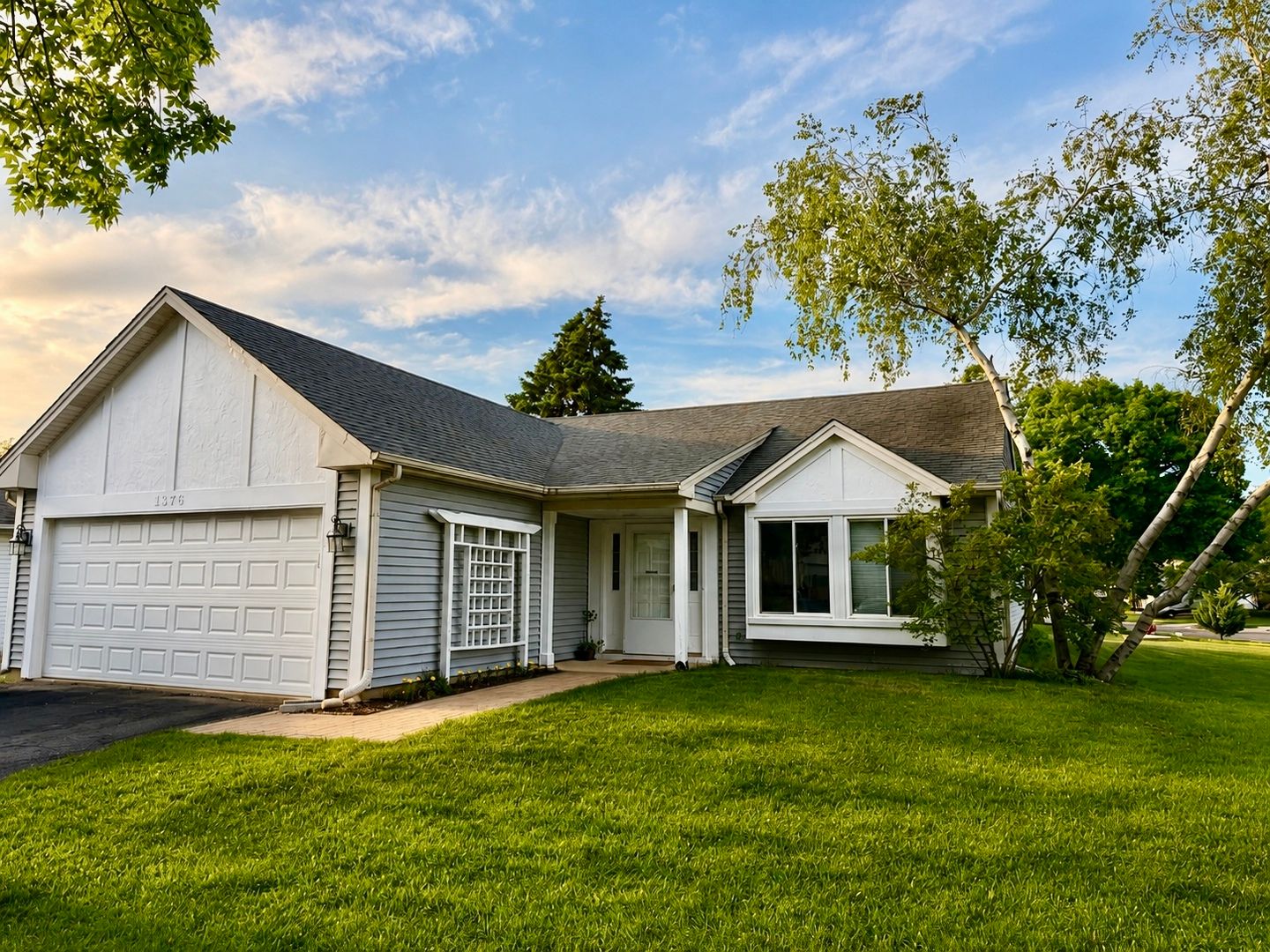 1376 Burns Drive — Elgin, IL 60120