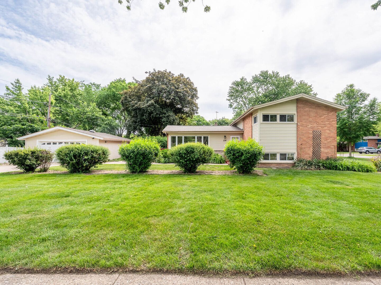 274 Pleasant Hill Boulevard — Palatine, IL 60067