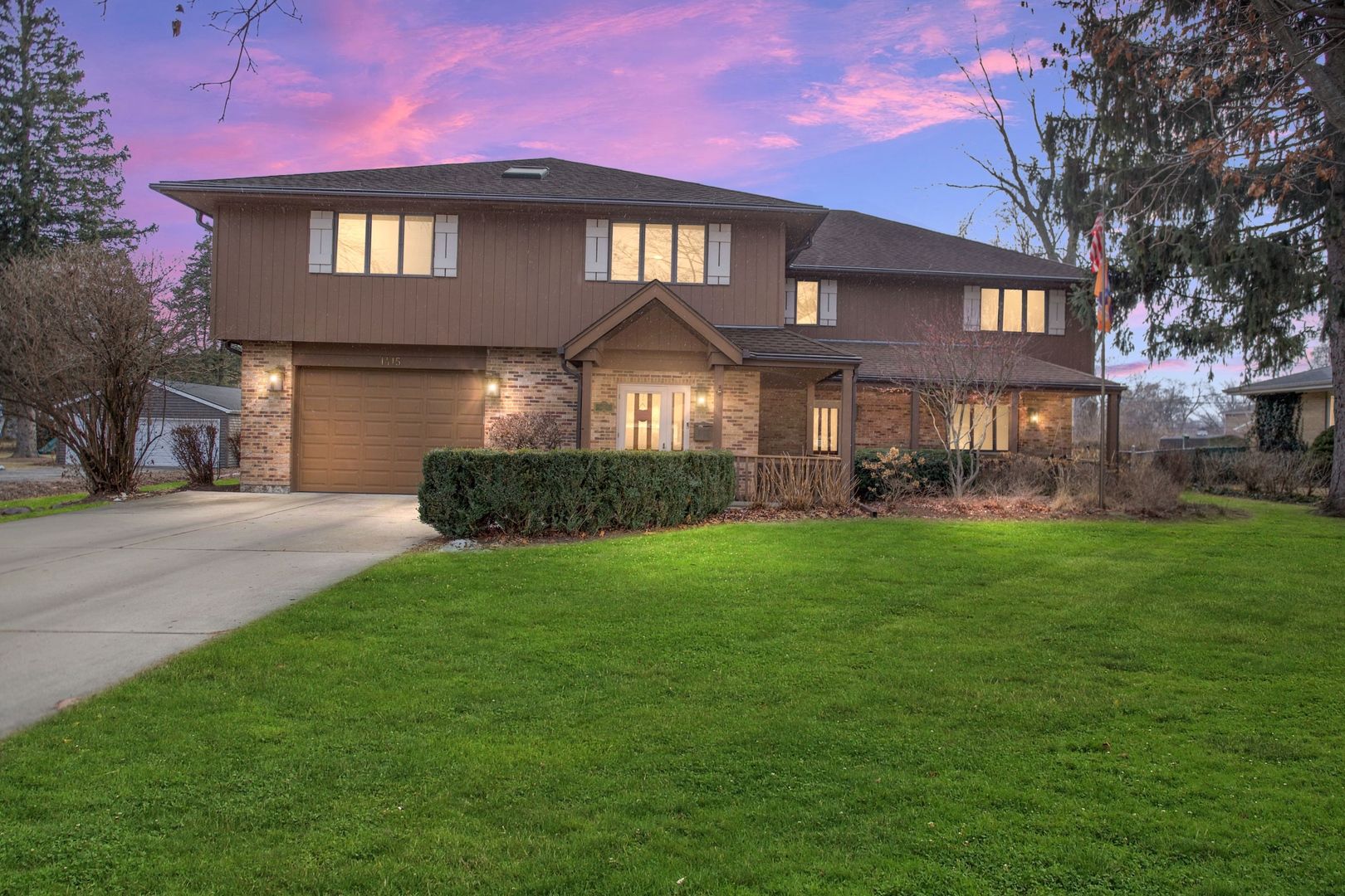 1415 W Hawthorne Street — Arlington Heights, IL 60005