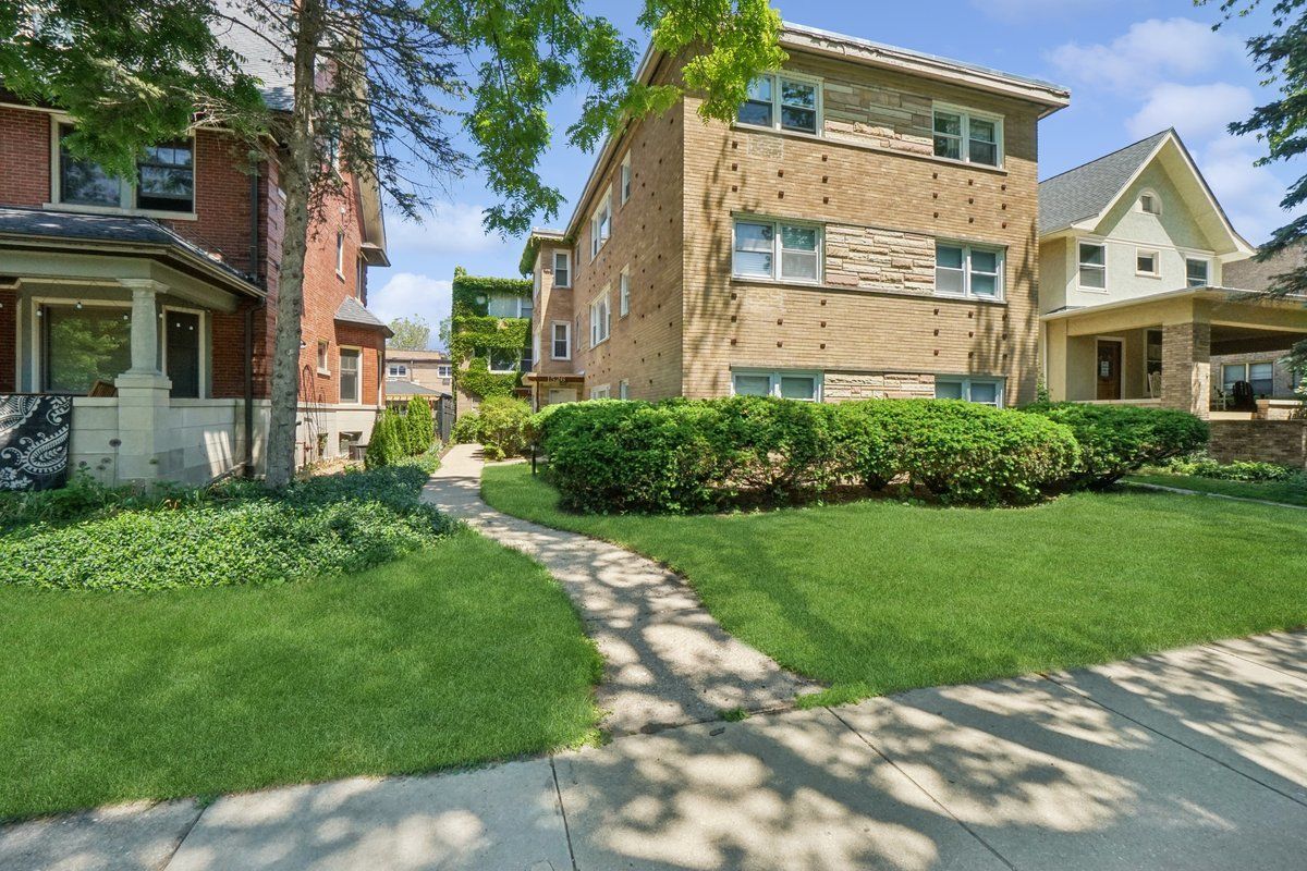 1528 W Chase Avenue #2C — Chicago, IL 60626