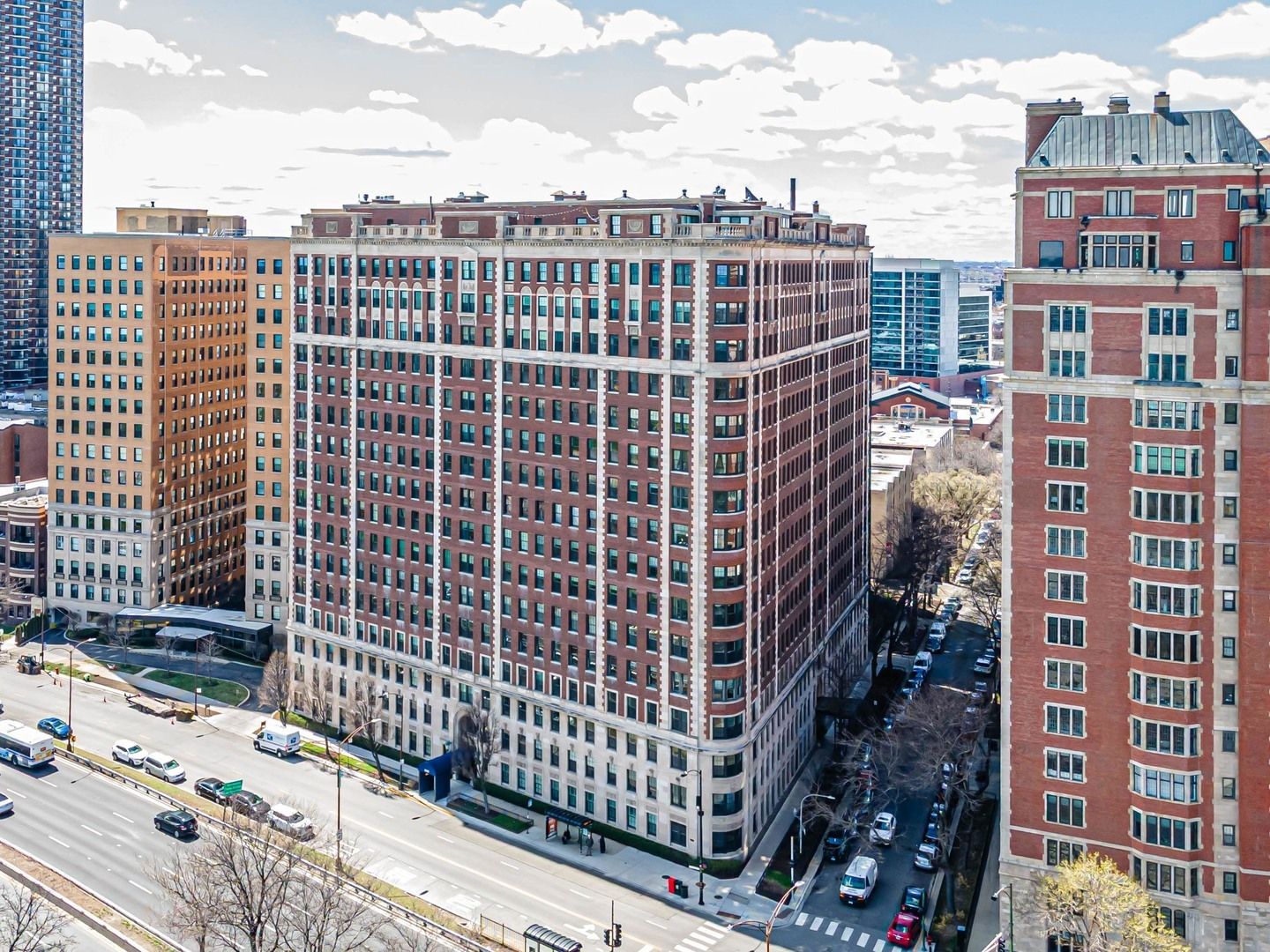 3750 N Lake Shore Drive #2C — Chicago, IL 60613