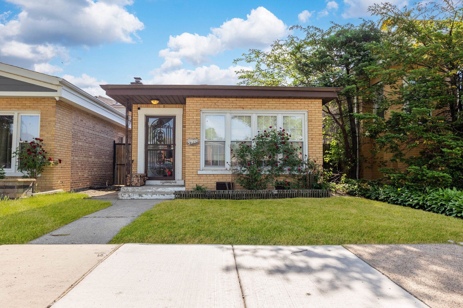 5921 S Sawyer Avenue — Chicago, IL 60629