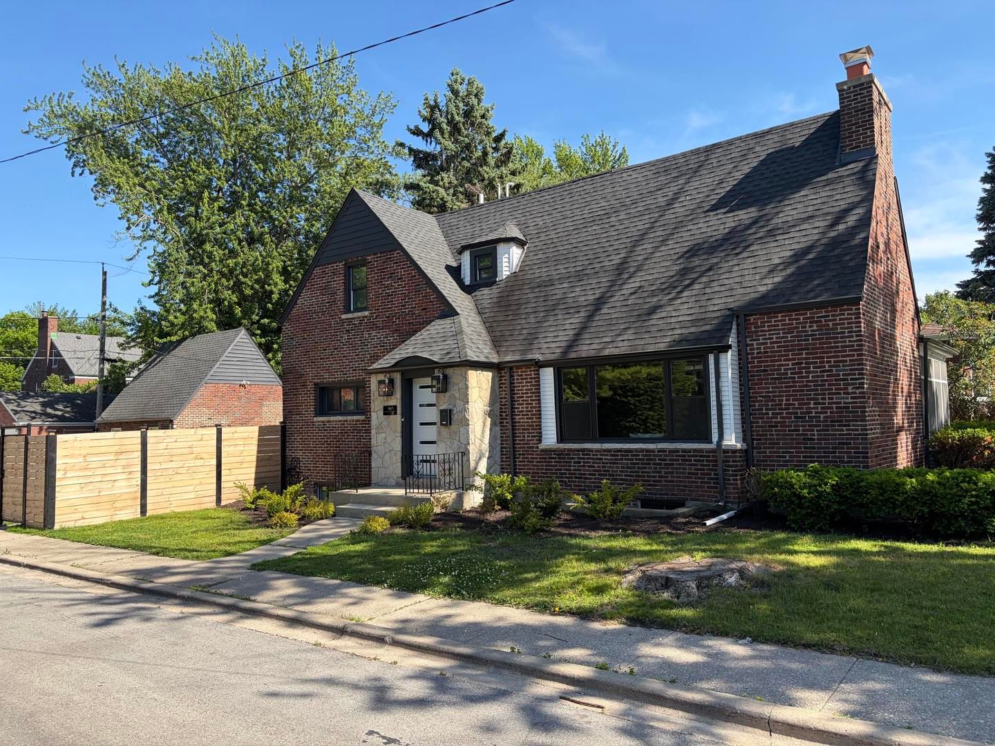 9001 S Claremont Avenue — Chicago, IL 60643
