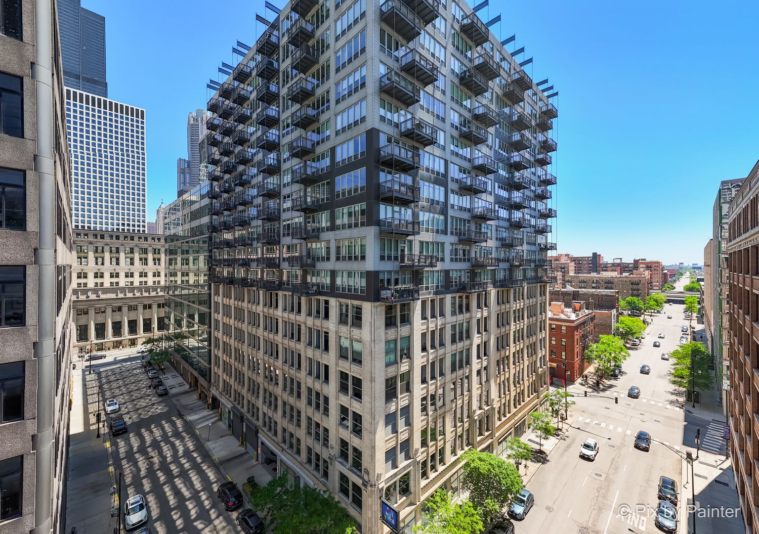 565 W Quincy Street #704 — Chicago, IL 60661