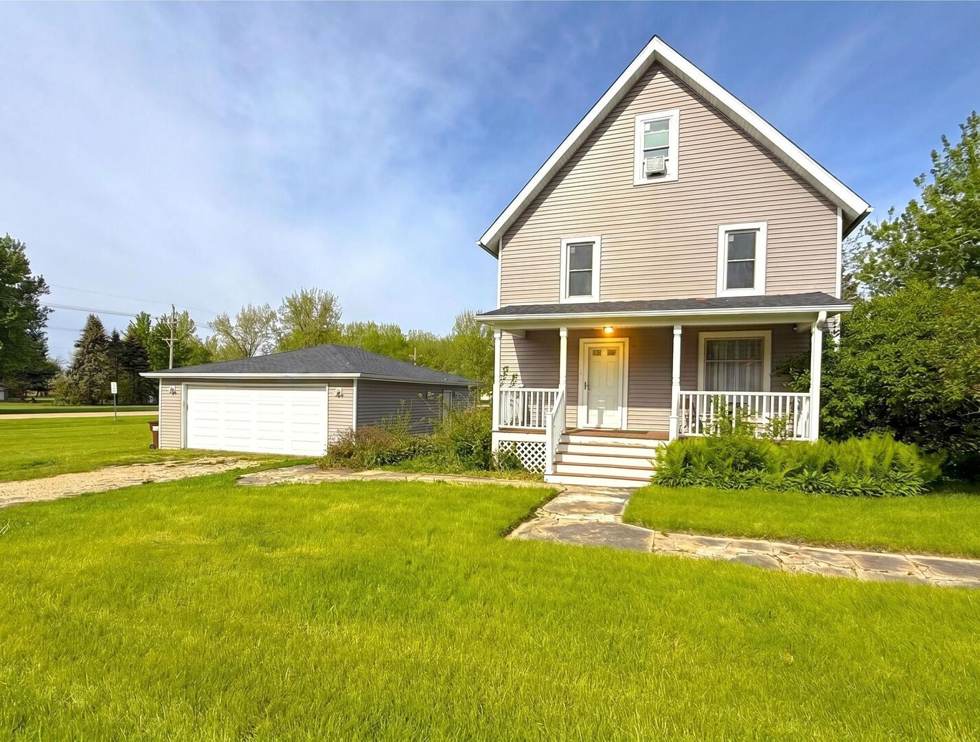 240 Maple Street — Paw Paw, IL 61353