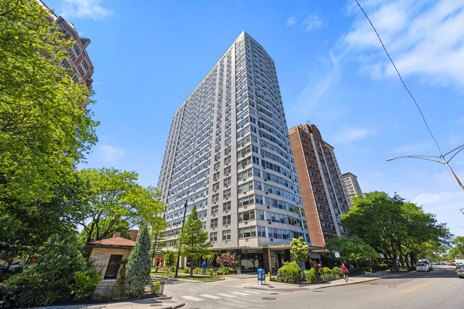 3900 N Lake Shore Drive #13B — Chicago, IL 60613