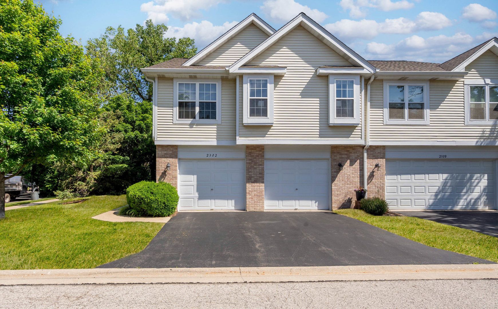 2322 Chasewood Drive — Downers Grove, IL 60515