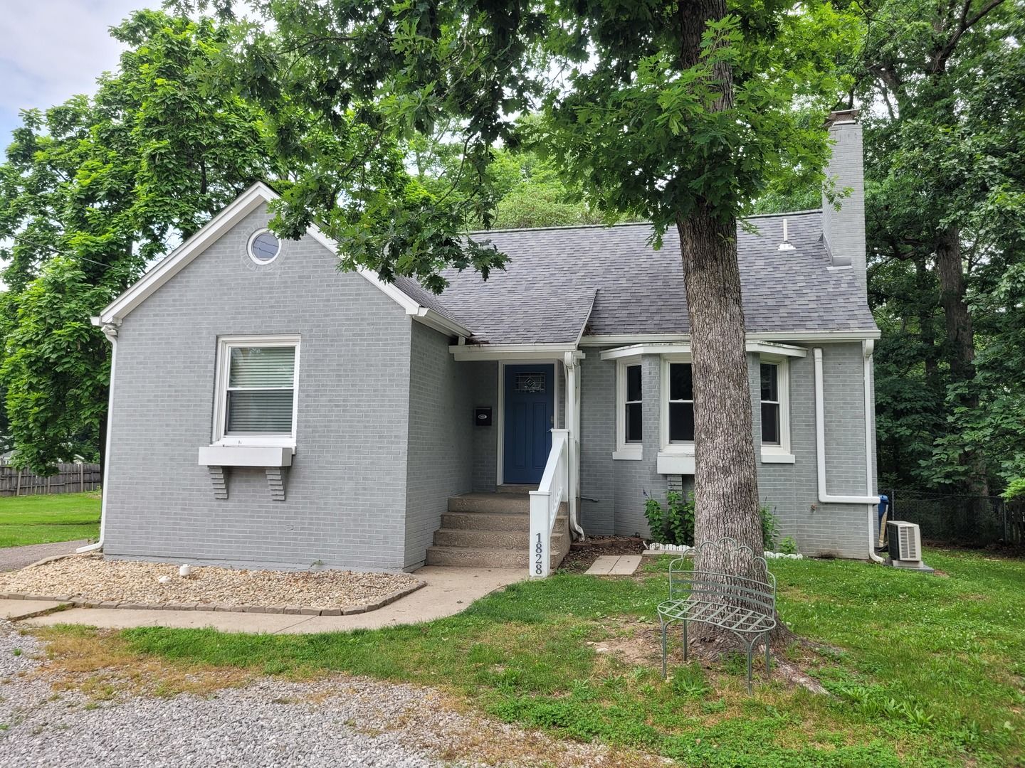 1828 E Richview Road — Mt Vernon, IL 62864