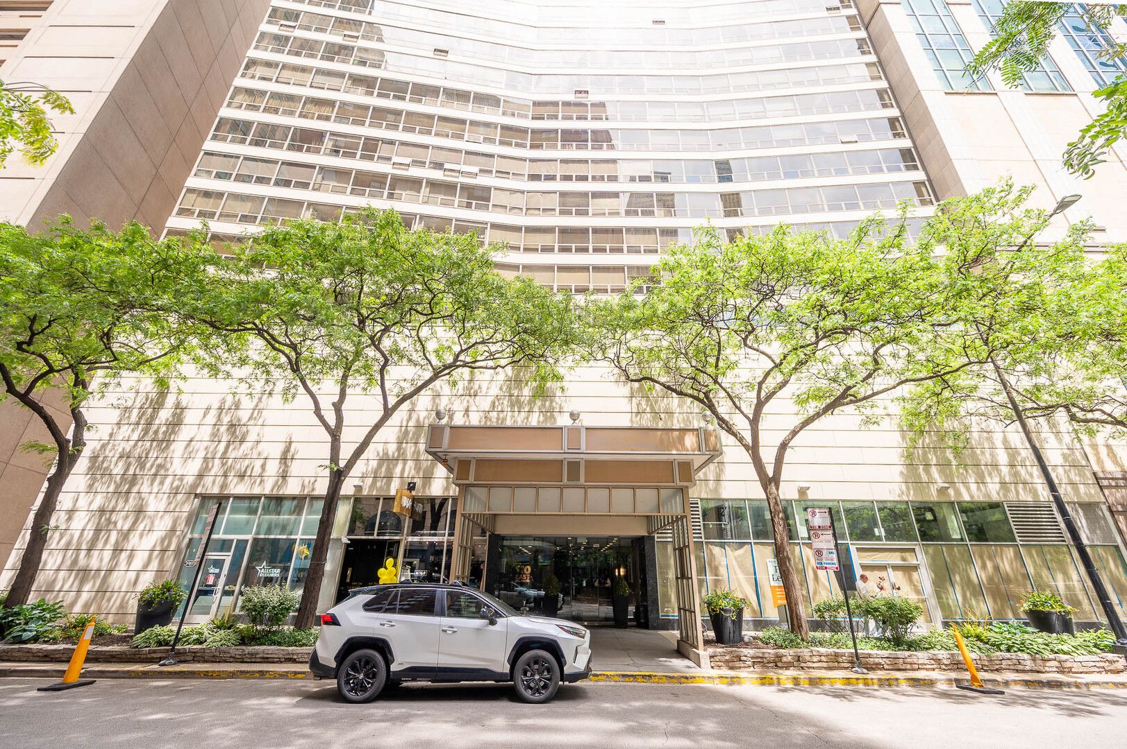 110 E Delaware Place #1702 — Chicago, IL 60611