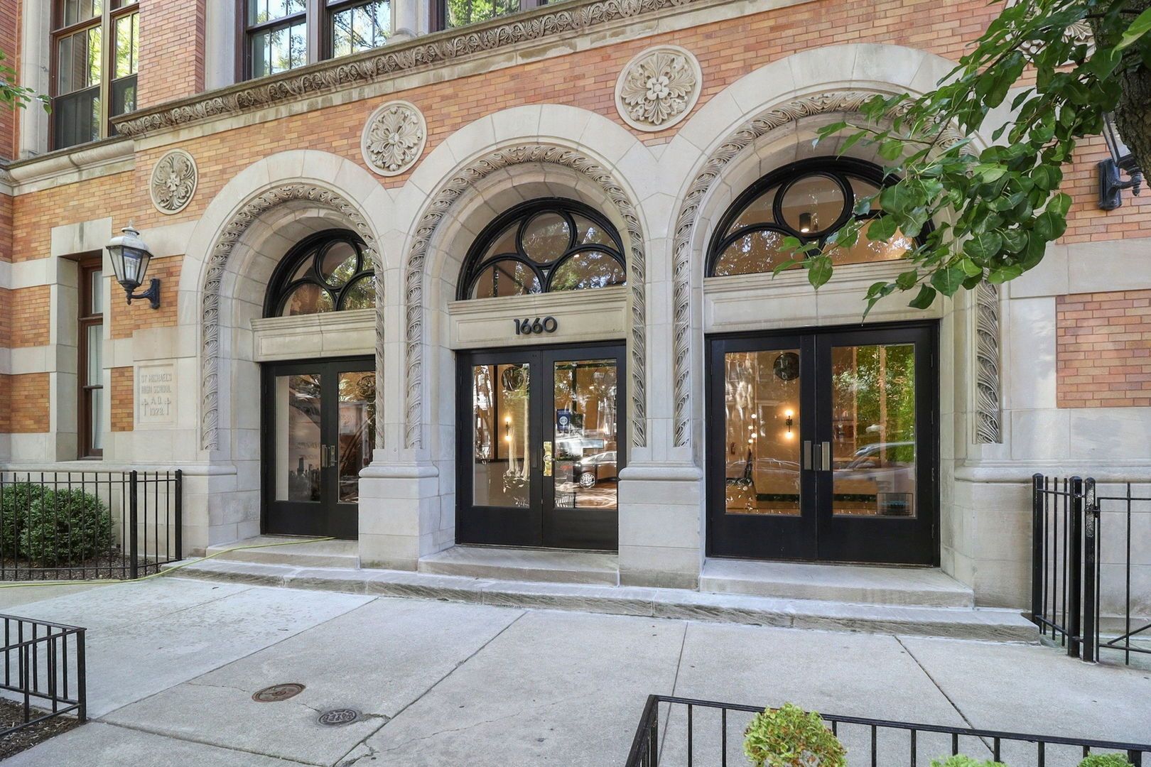 1660 N Hudson Avenue #1J — Chicago, IL 60614