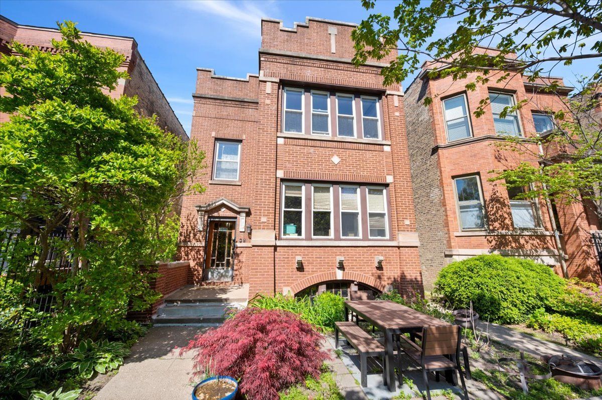 3618 N Bell Avenue — Chicago, IL 60618